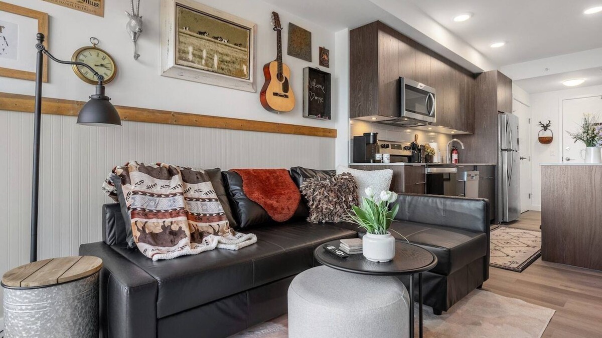 East Village Apartment | Howdy! 1BR Western Theme w Rooftop Patio & AC