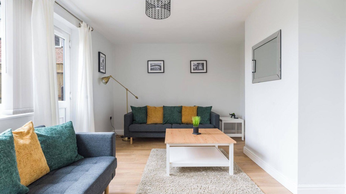 Newcastle-upon-Tyne House | Howick House-Sleeps 5-Pet friendly-Parking-Garden