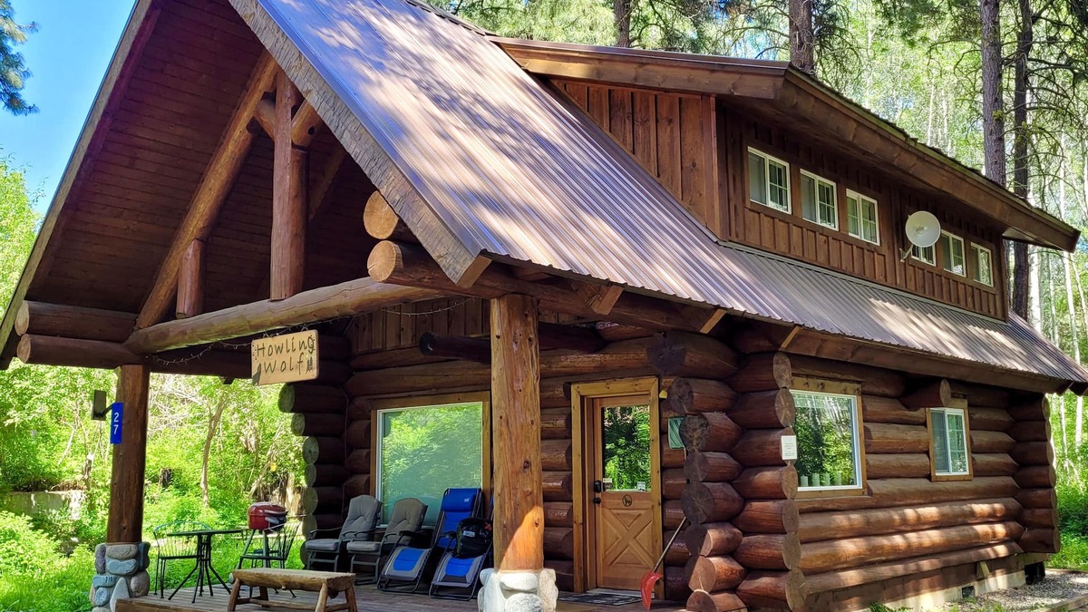 Winthrop House | Howling Wolf Cabin-Dog Friendly, Close to the River and Walk to the Ski Trail!