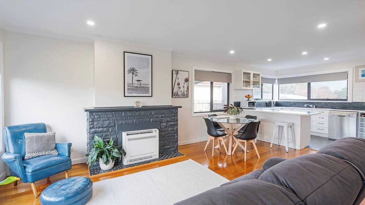 Howrah House | Howrah Breeze All Season Retreat by Beach and Park