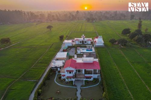 Dhela Villa | Hriday Bhoomi with Pool at Jim Corbett by StayVista