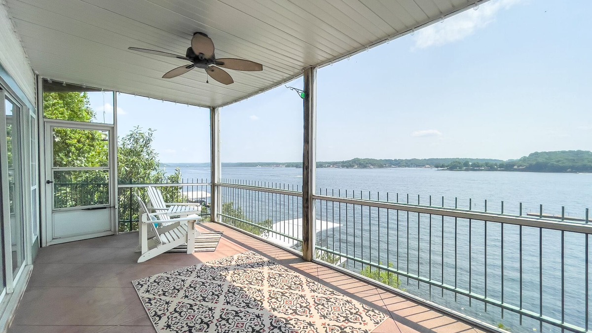 Lakeland Condo | HT901 - Impressive lakefront condo!
