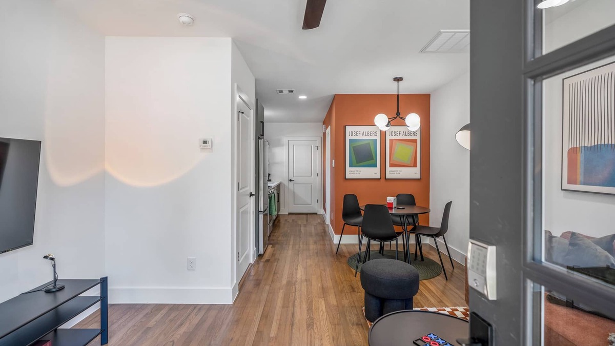 Greater East End Apartment | Htown Eclectic Funk Vibe unit A