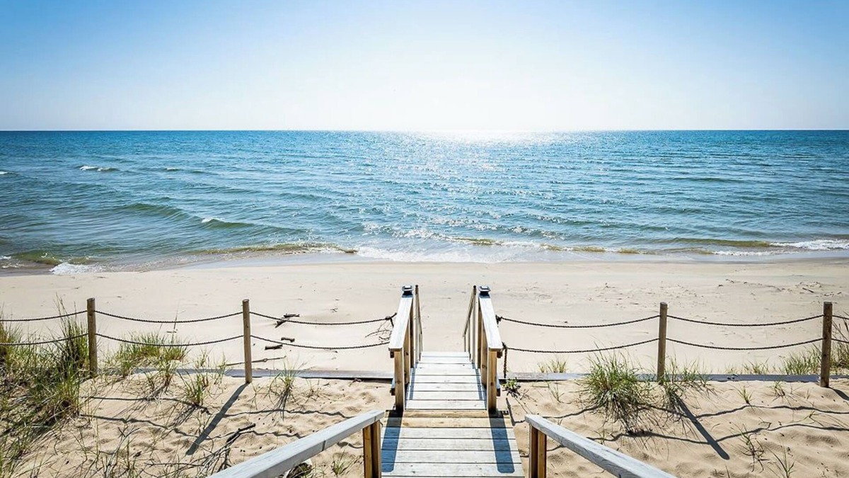 Montague Cottage | Huckleberry Hideaway: A Lake Michigan Sunset Retreat. Pet friendly!