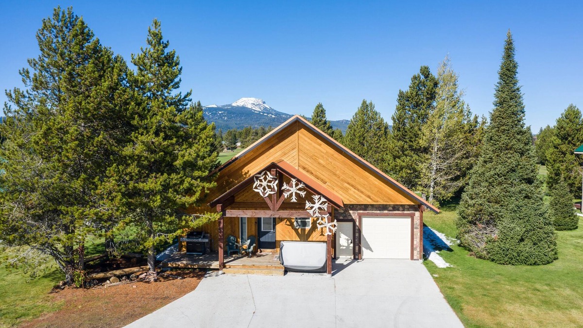 Island Park House | Huckleberry Hollow