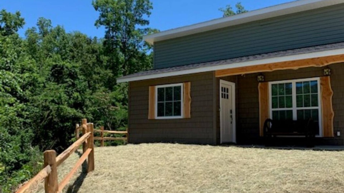 Trenton Cottage | Huckleberry, Quite, Great Fishing, affordable