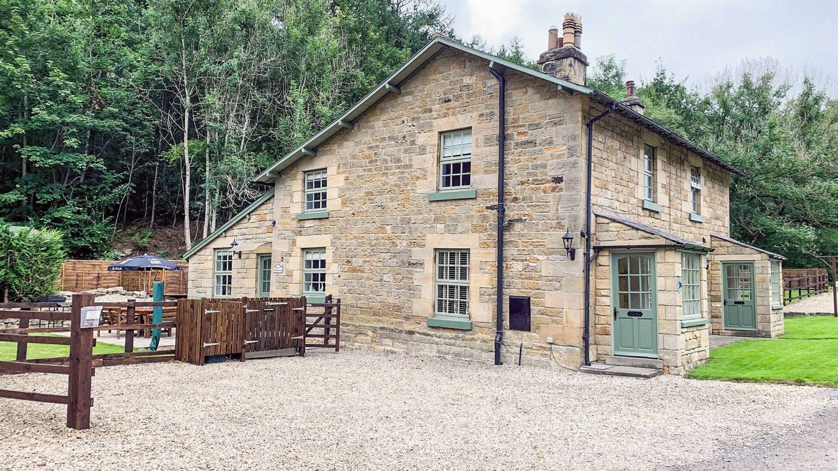 Pickering Cottage | Hudson Cottage - UK38152