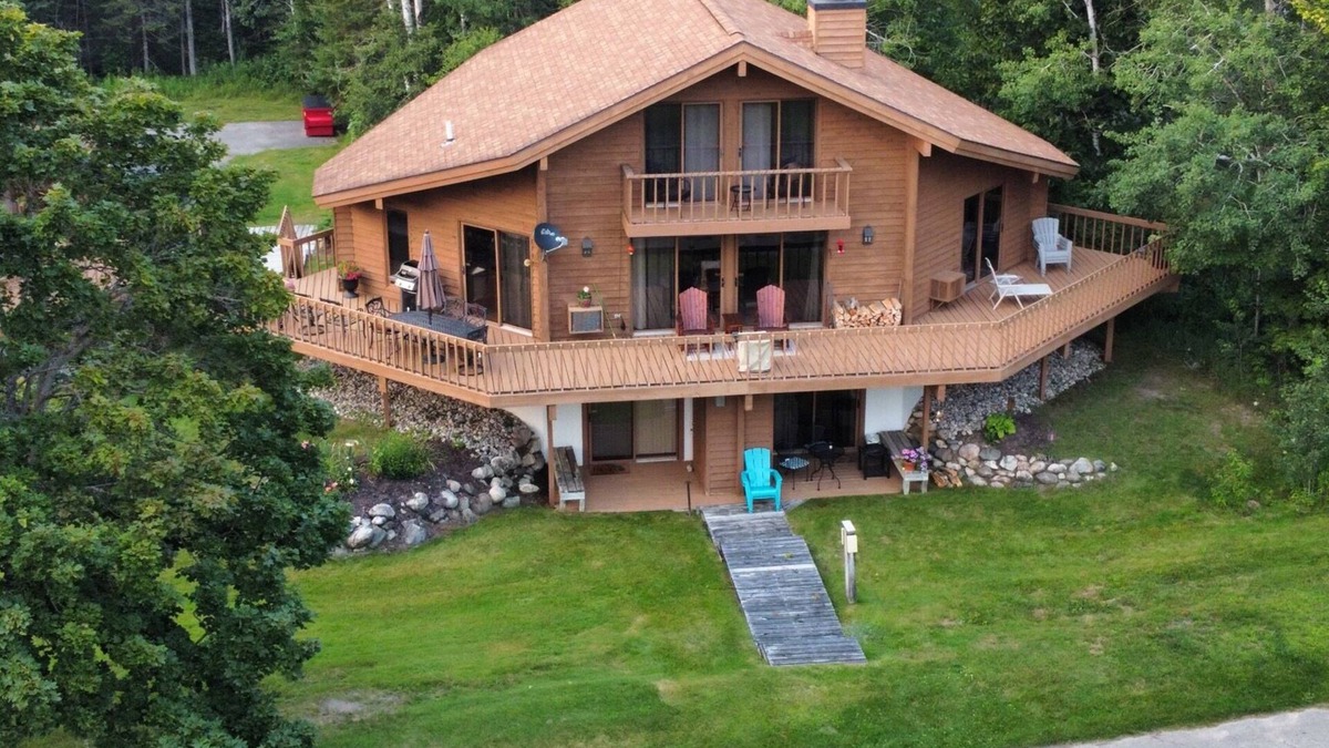 Mancelona Condo | Huge! 2brm KING bed, 2bath sleeps 4 adults only WIFi,Close to Torch Lake, pool