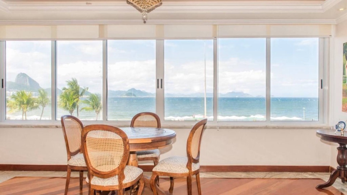 Copacabana Apartment | Huge 3 bedroom ocean front for 8 people