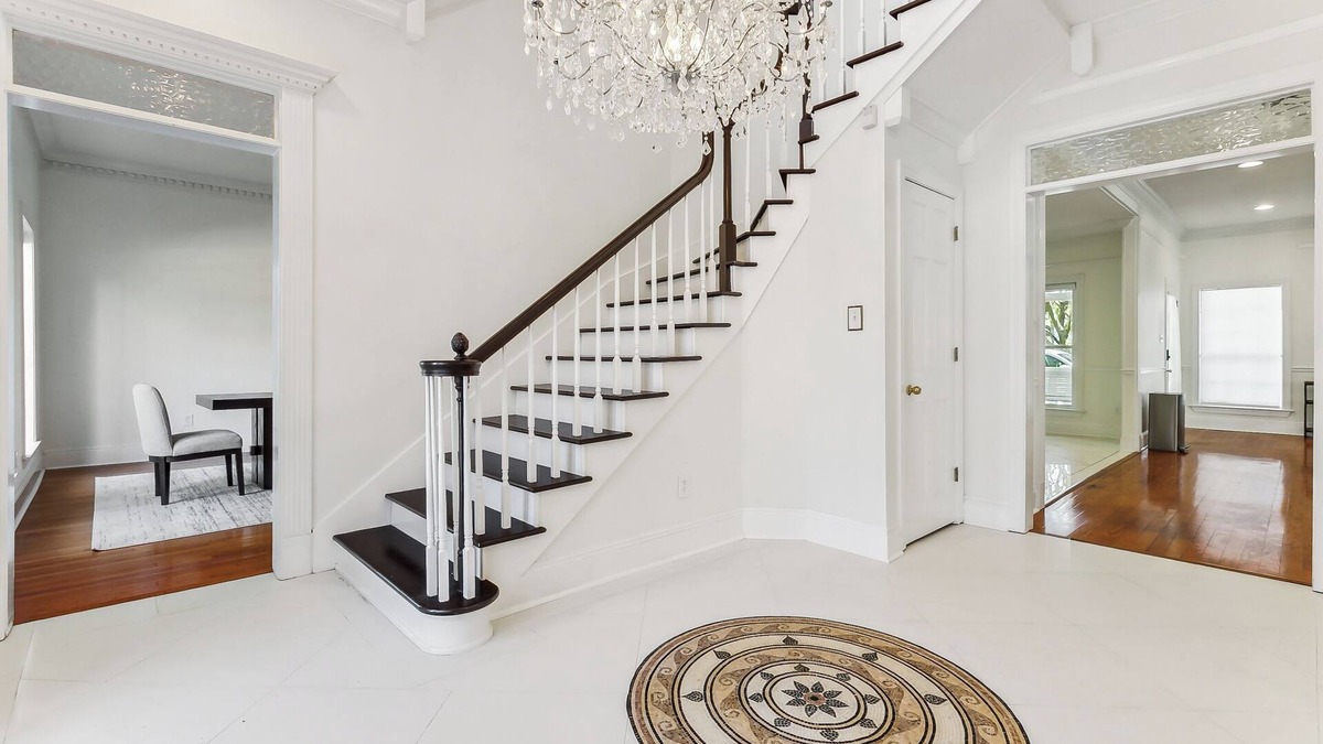 Metairie House | Huge 4 Bedroom House Near Lake Ponchartrain