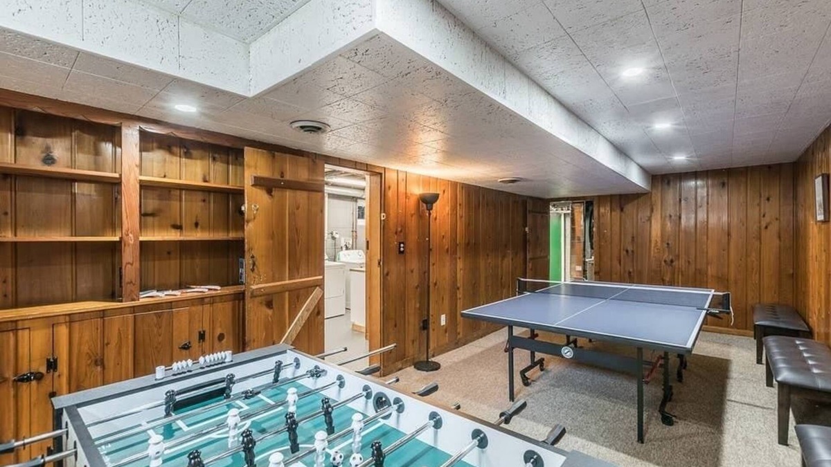 Potomac West House | Huge 4BR historic townhouse by CozySuites