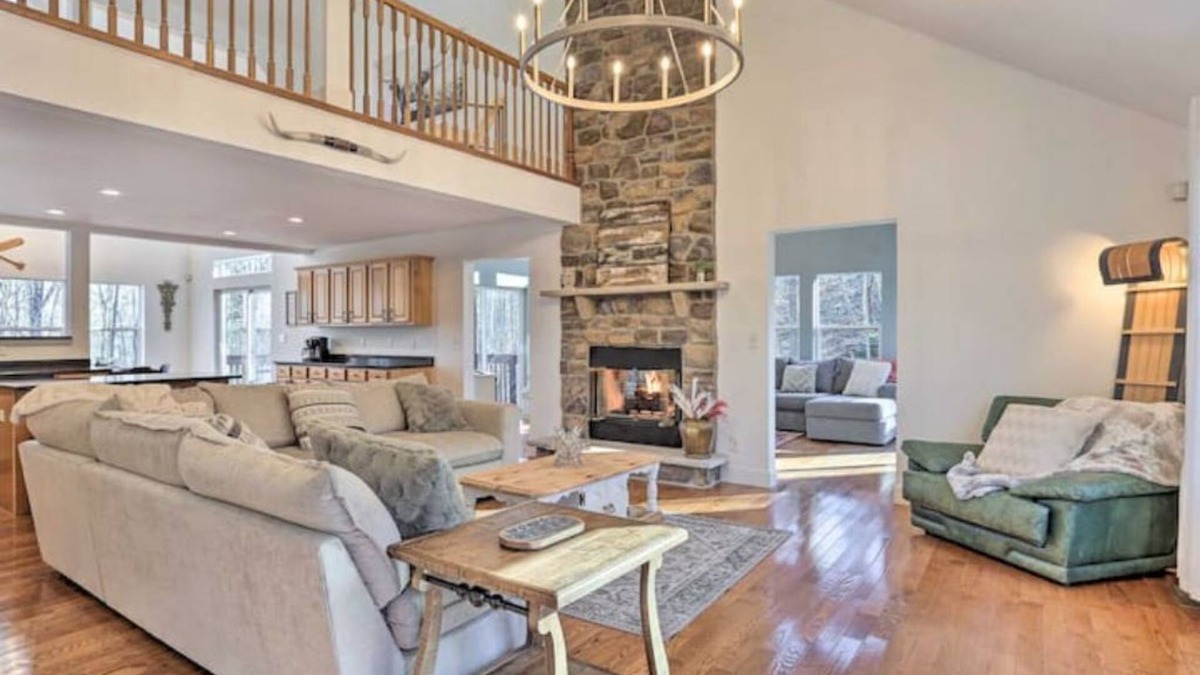 Lackawaxen Cabin | Huge 5BR Cabin Retreat With Game Room & Nature Views