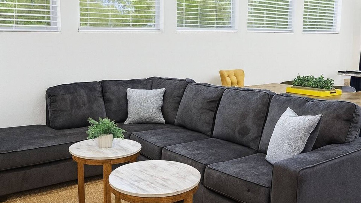 Holly House | Huge 5BR East Austin Escape - Steps to 6th & Dtown