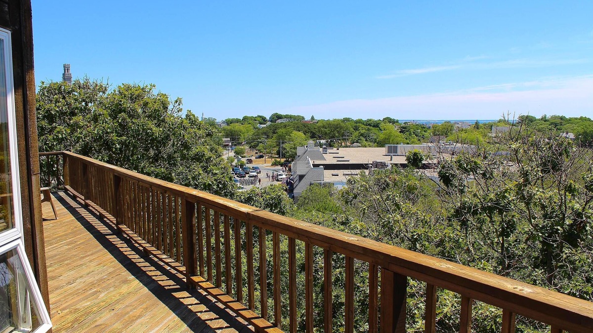 Provincetown House | Huge 6 Bedroom Home, Great for Entertaining (Weddings, Birthdays, Reunions)