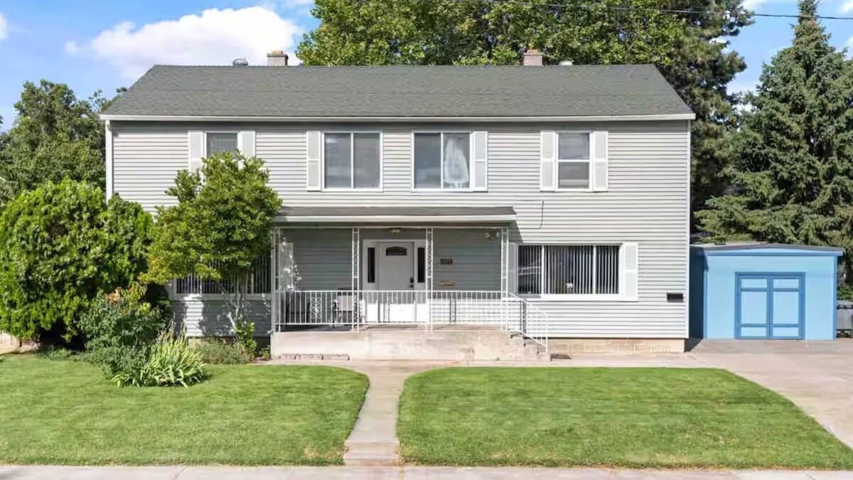 Richland House | HUGE 6-bedroom home in Central Richland