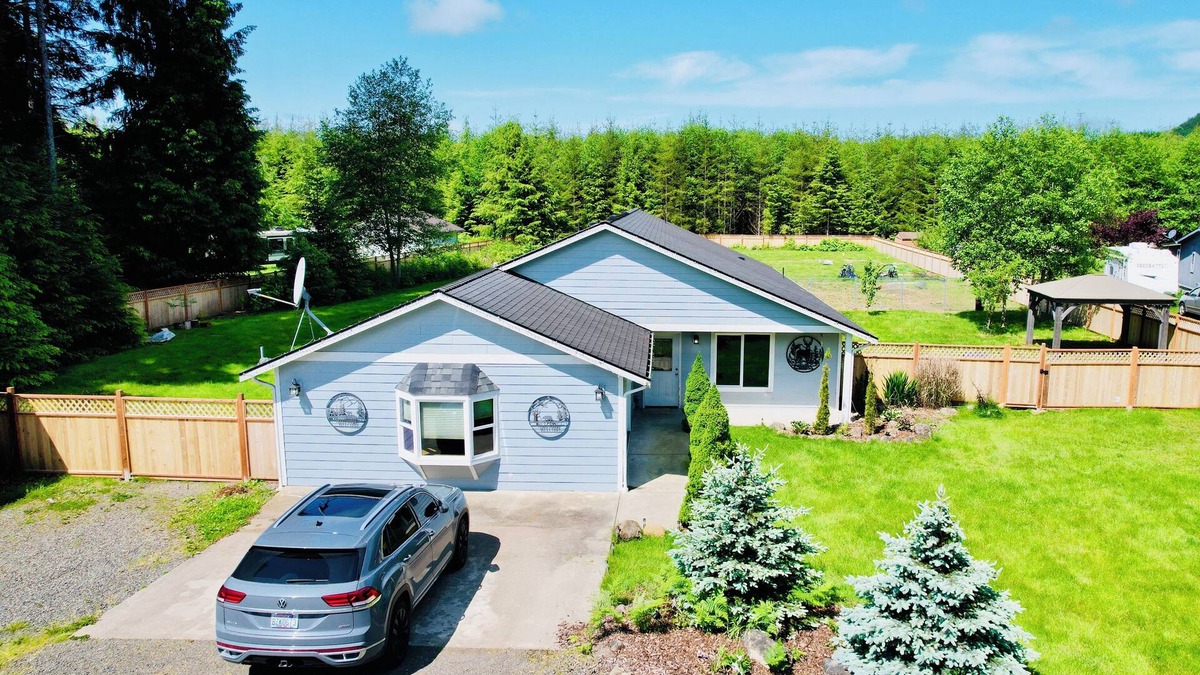 Forks House | Huge 6-Bedroom Home with Arcade Room – Perfect for Big Families or Groups!