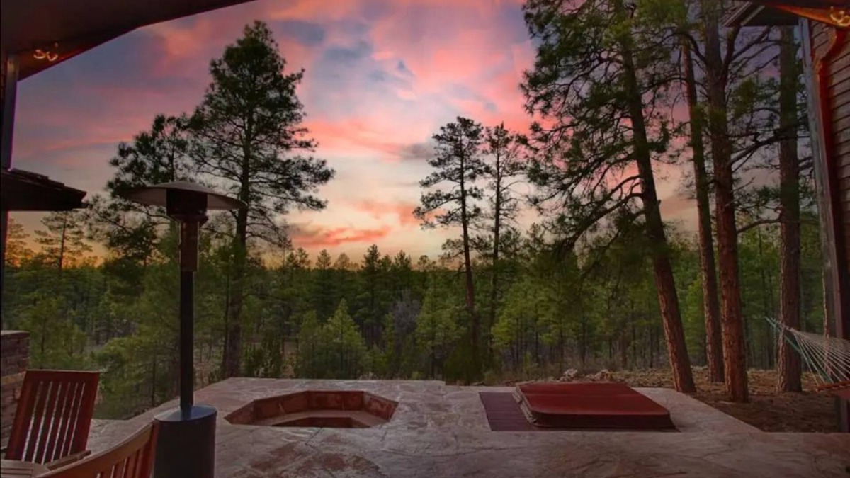 Torreon Cabin | Huge 7 Bedroom Cabin in the Pines of Torreon