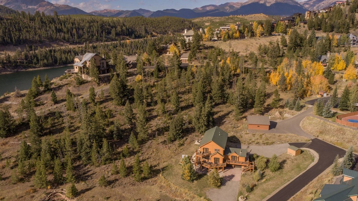Keystone House | Huge 8BR/5 Bath Family Home near Keystone-10 beds + 3 queen sofas in 11 rooms
