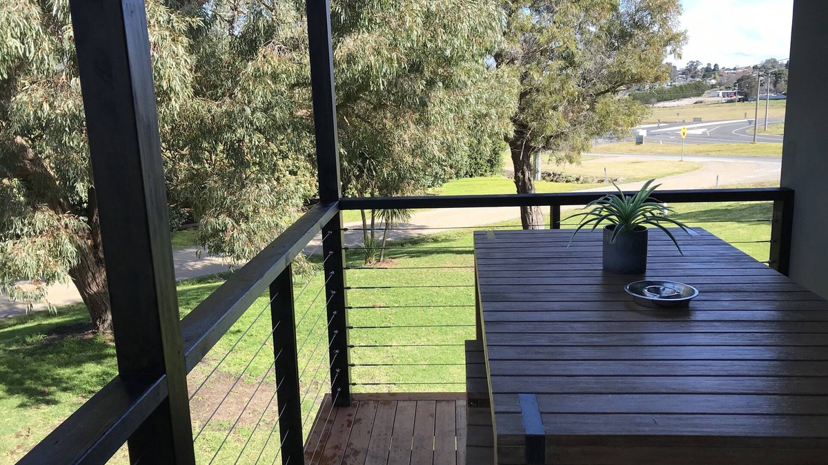 Orbost House | Huge accommodation! Unbelievable in size. Commercial. Family. workers, pets etc