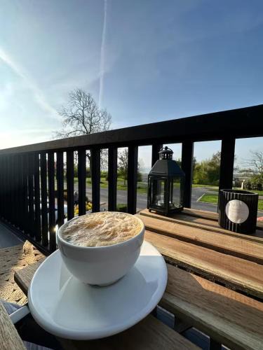 Leigh-on-Sea House | Huge Beach house -Seaview balcony-perfect location Pass the Keys