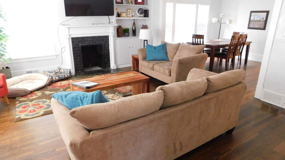 Erie House | Huge Cozy Updated home close to everything in Erie