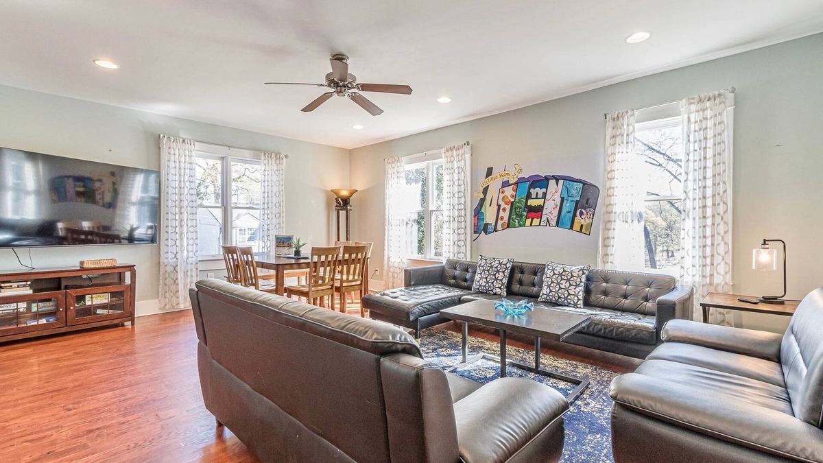 West End House | Huge Duplex Home with 9 bedrooms!