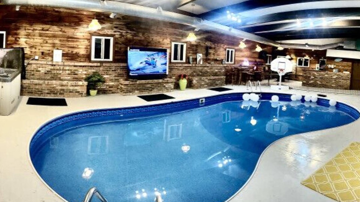 Decatur House | Huge Estate Property w/indoor pool, sauna, hot tub, sleeps up to 28 Weddings!