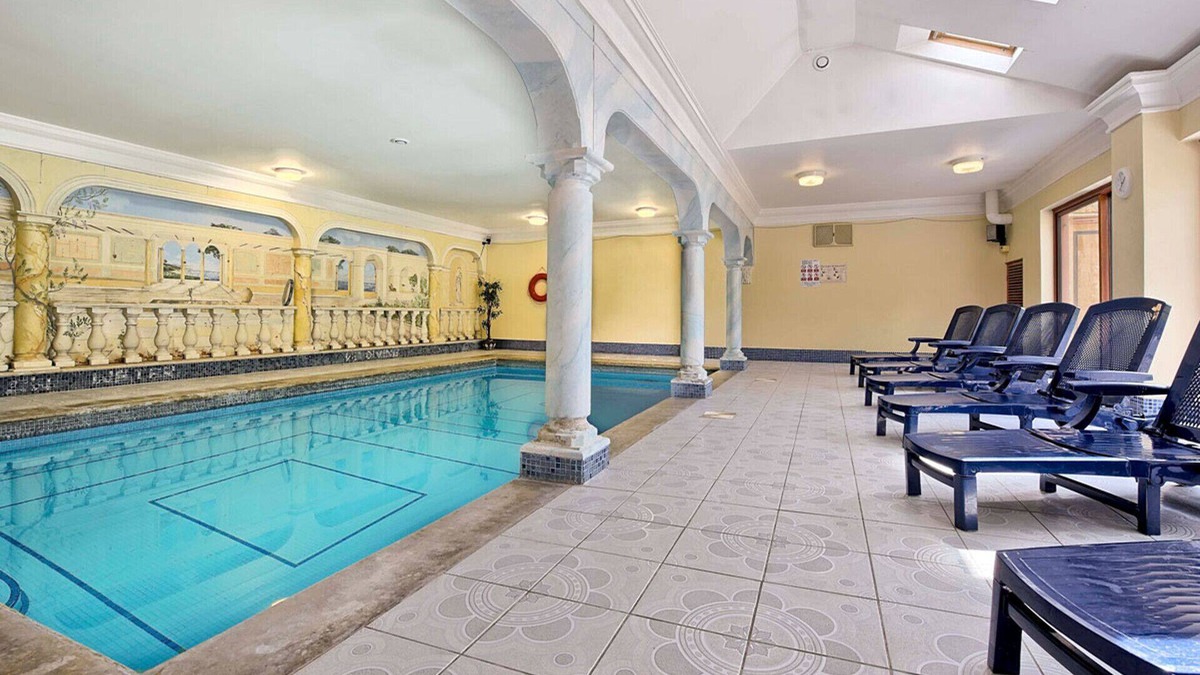 Catford Apartment | Huge family friendly apartment in London