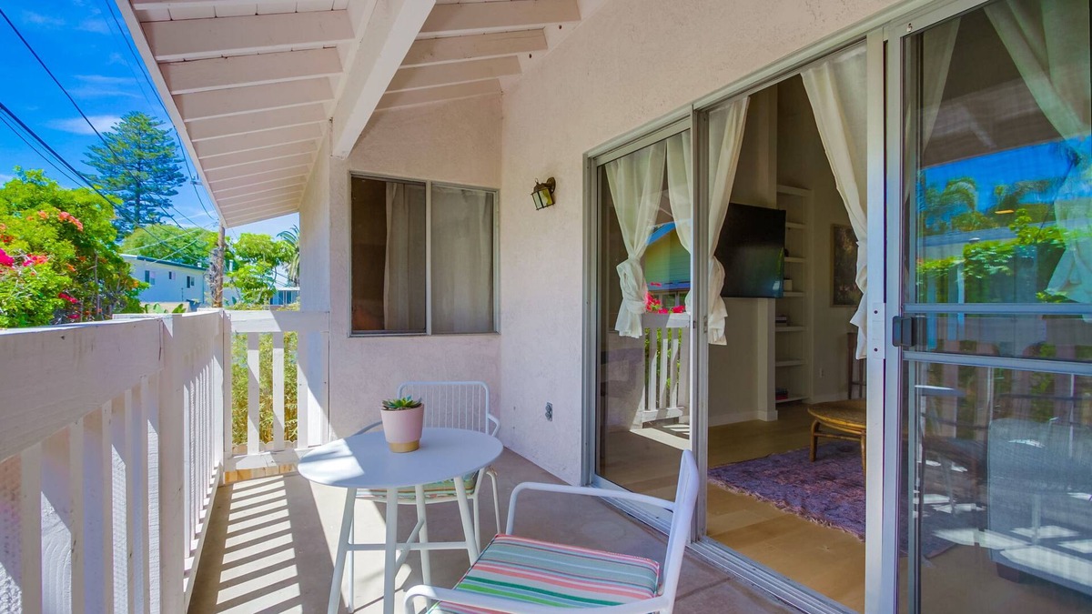 Olde Solana Beach Condo | Huge Fletcher Cove Condo Solana Beach. 1 minute walk to sand
