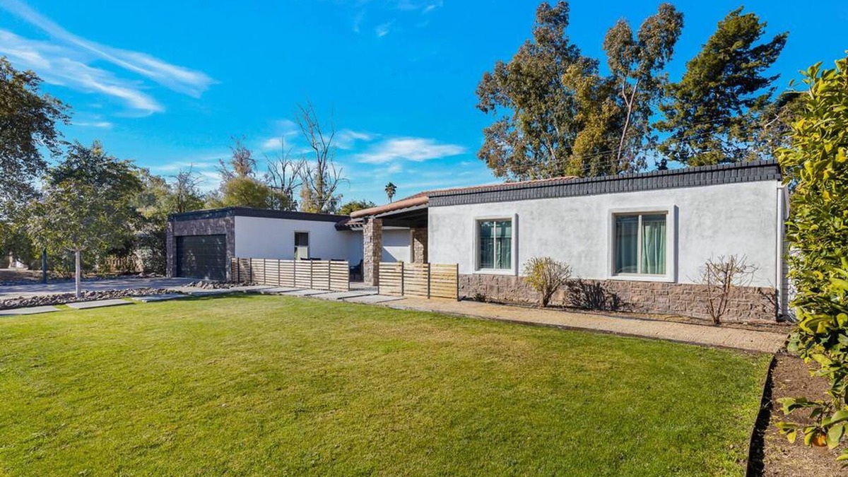 Shalimar House | Huge Golf Course Home-free Heated Pool Theatre Gym