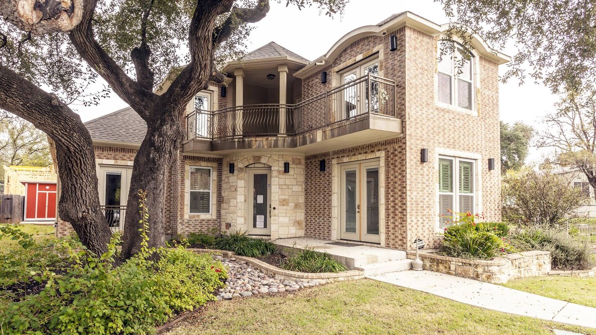 Central East Austin House | Huge Home in Downtown ATX/Large Groups Welcome/Walk Everywhere!
