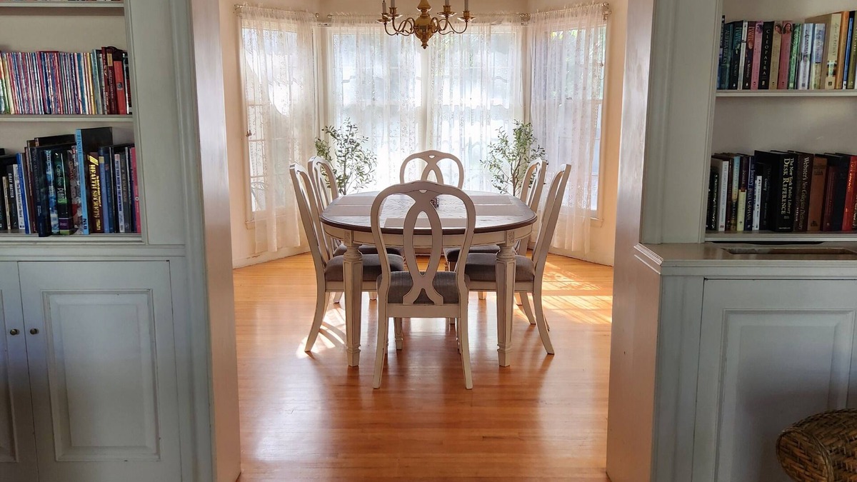 Hutchinson House | Huge home in Hyde Park blocks away from KS State Fair