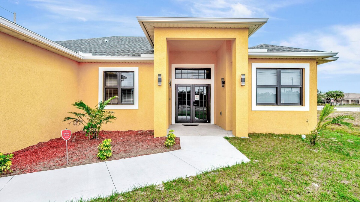 Westminister House | HUGE Home in Lehigh Acres Near RSW International Airport and JetBlue Park.