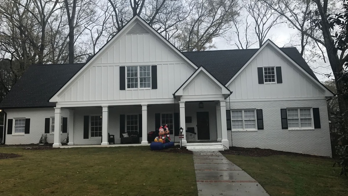 Athens House | Huge Home on a Quiet 5 Points Street Perfect for UGA Games, Grad or Weddings!