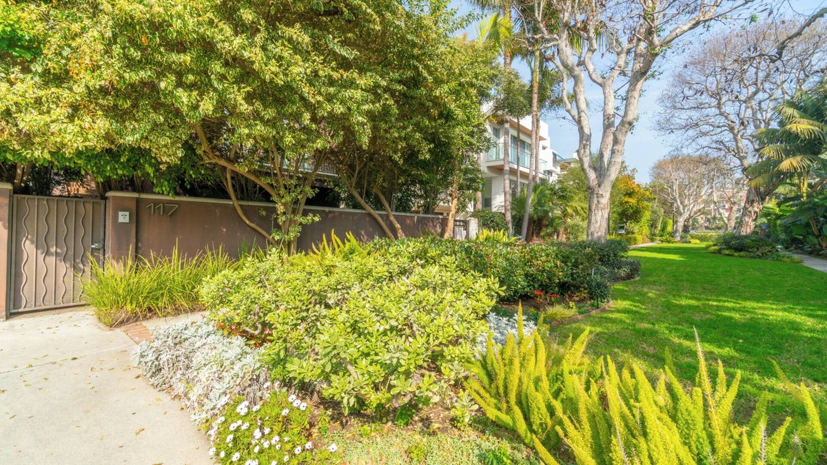 Silver Strand House | Huge house. Steps to the beach. Perfect Summer in LA.