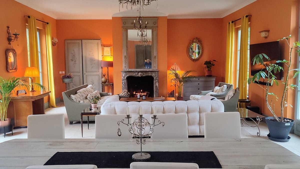 Evran House | Huge House with Private Pool,Movie Lounge, Pizza Oven. 12k Dinan 30 mins beaches
