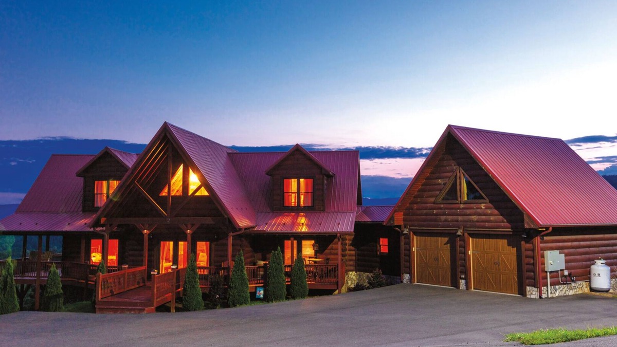 Dobson House | Huge Lodges side by side with 10 rooms in Mt Airy North Carolina Wine Country