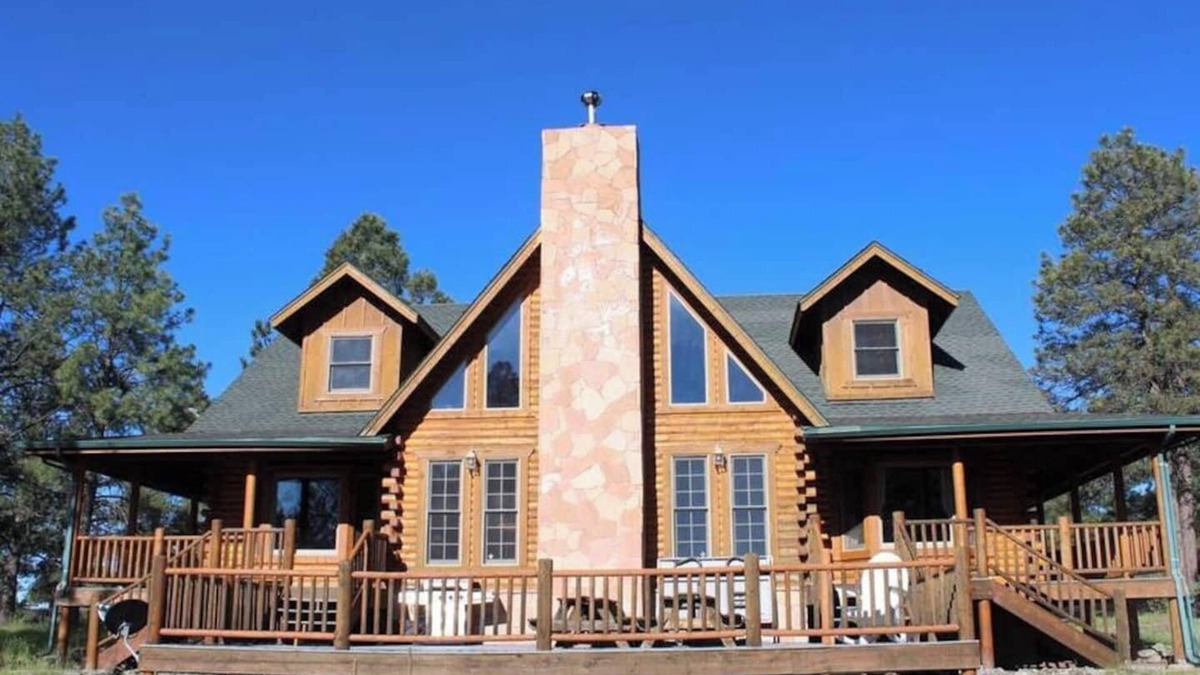 Williams Cabin | Huge Log Cabin on 20 Acre Ranch close to Grand Canyon with Spectacular Views!