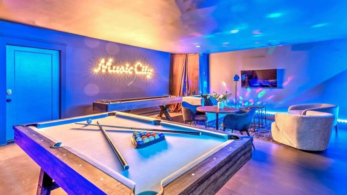 Eastwood House | Huge Lux Home! 17 beds! Insta! Baller Game Room!