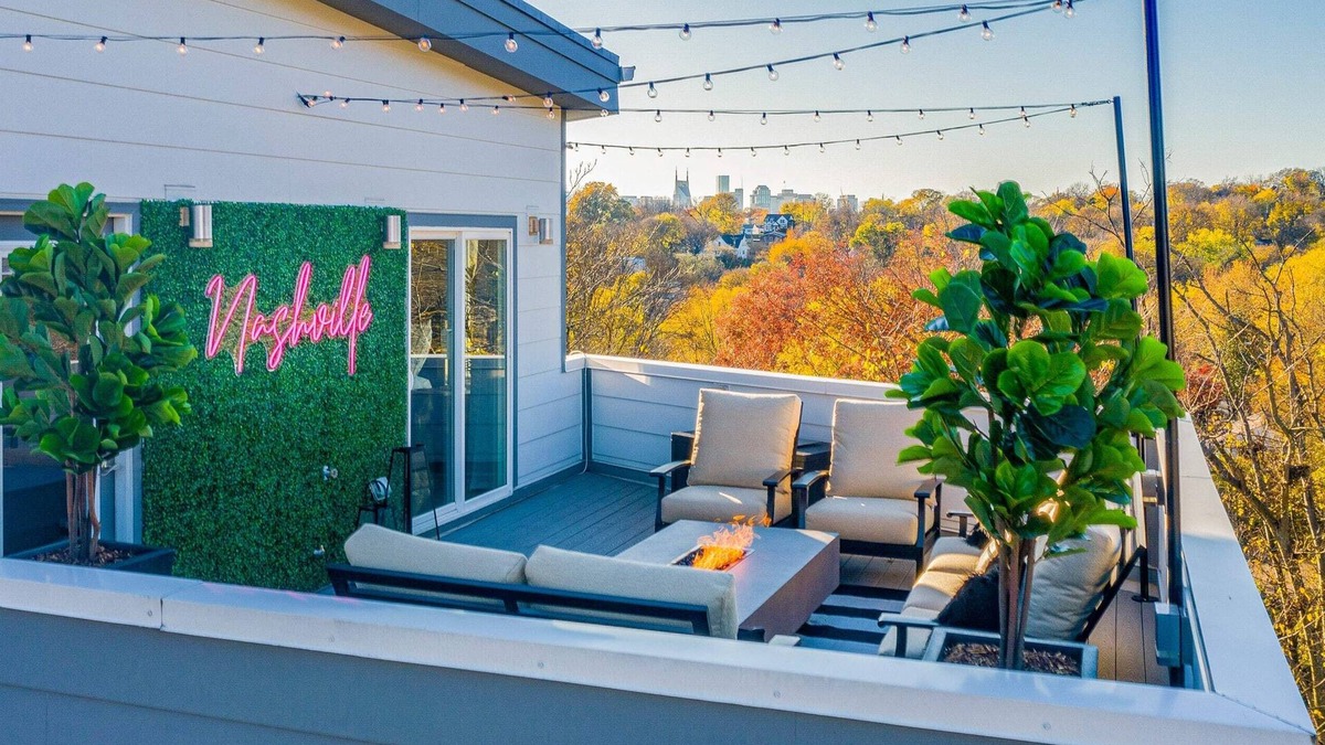 Shelby Hills House | Huge Luxe Home! 11 Beds - Rooftop Fire pit!