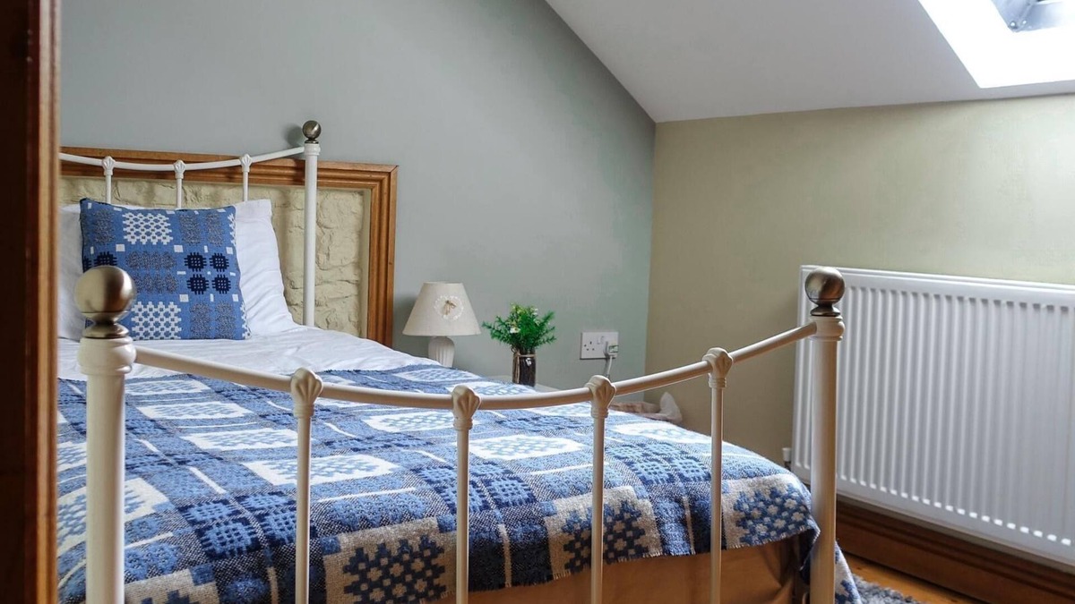 Llangadog House | Huge Luxurious Barn conversion