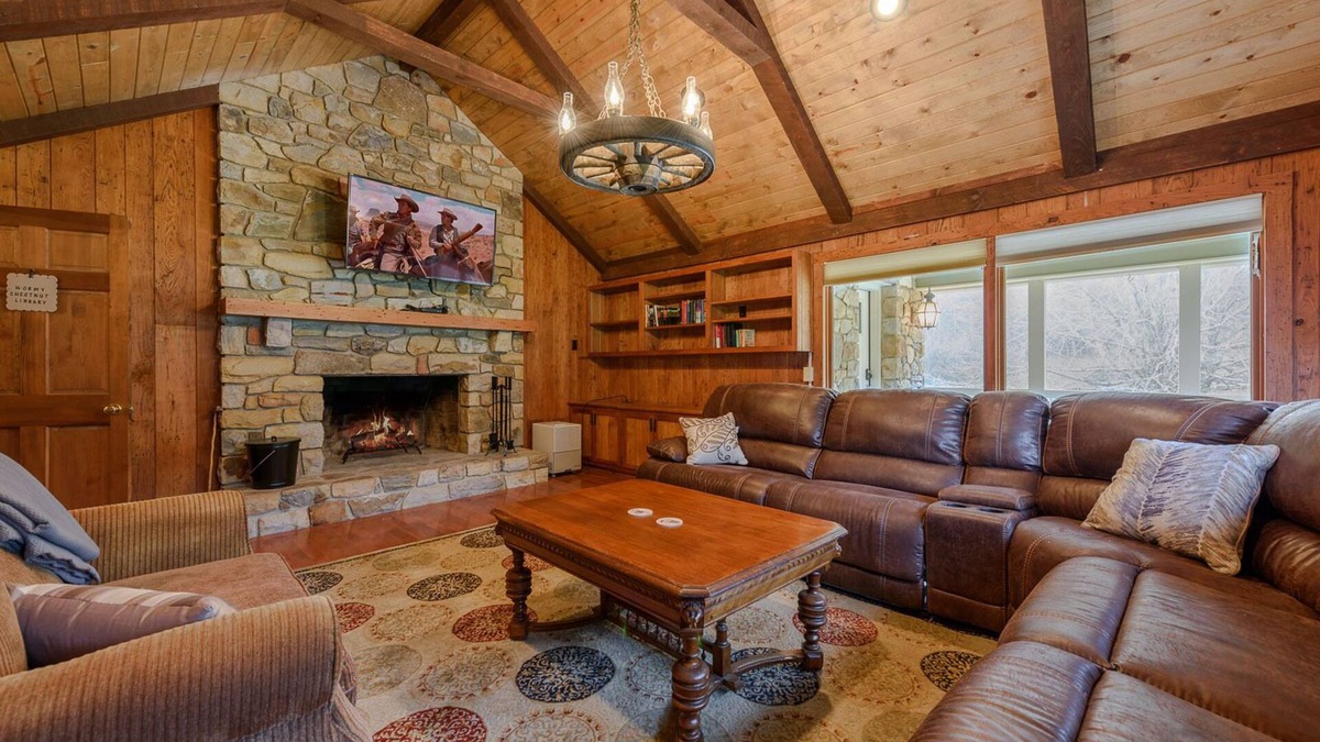 Boone Cabin | Huge Mountain Lodge for a Luxury Getaway