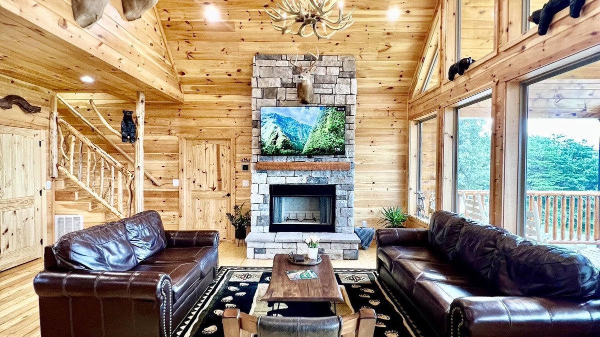 Kodak Cabin | Huge Mountains ⛰ Wheelchair Accessible, Sauna, Hot-tub, Pool table, Fire pit