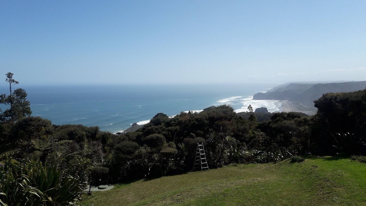 New Lynn Cottage | Huge ocean views and west coast vistas