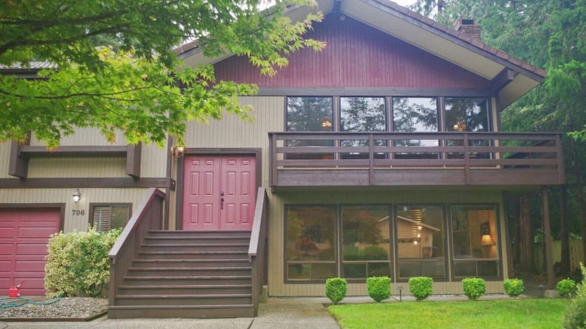 Olympia House | Huge Olympia House. Sleeps 10+. Lots of Amenities