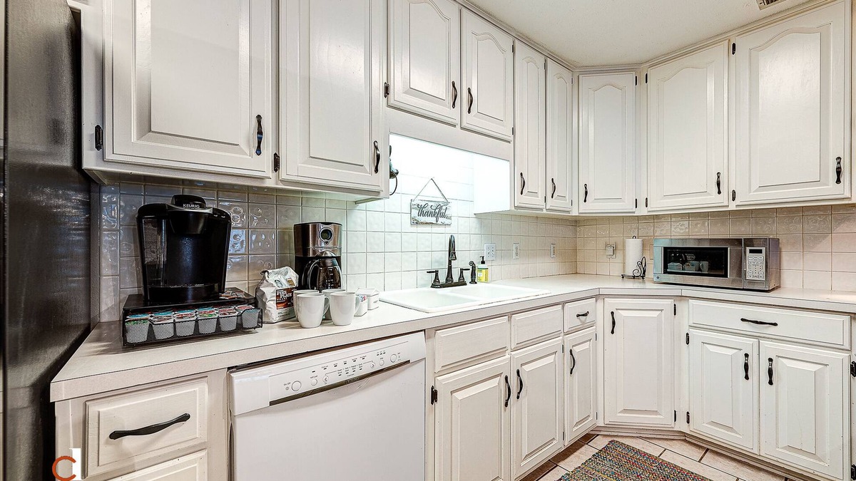 Fayetteville House | Huge Open Floor Plan 5 Bedroom/3 full bath Home 4.5 miles from U of A