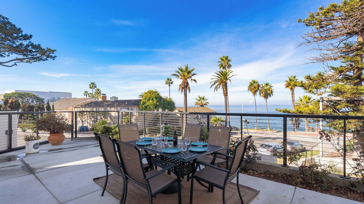 Village of La Jolla House | Huge Outdoor Space/Steps to Beach & Wedding Bowl