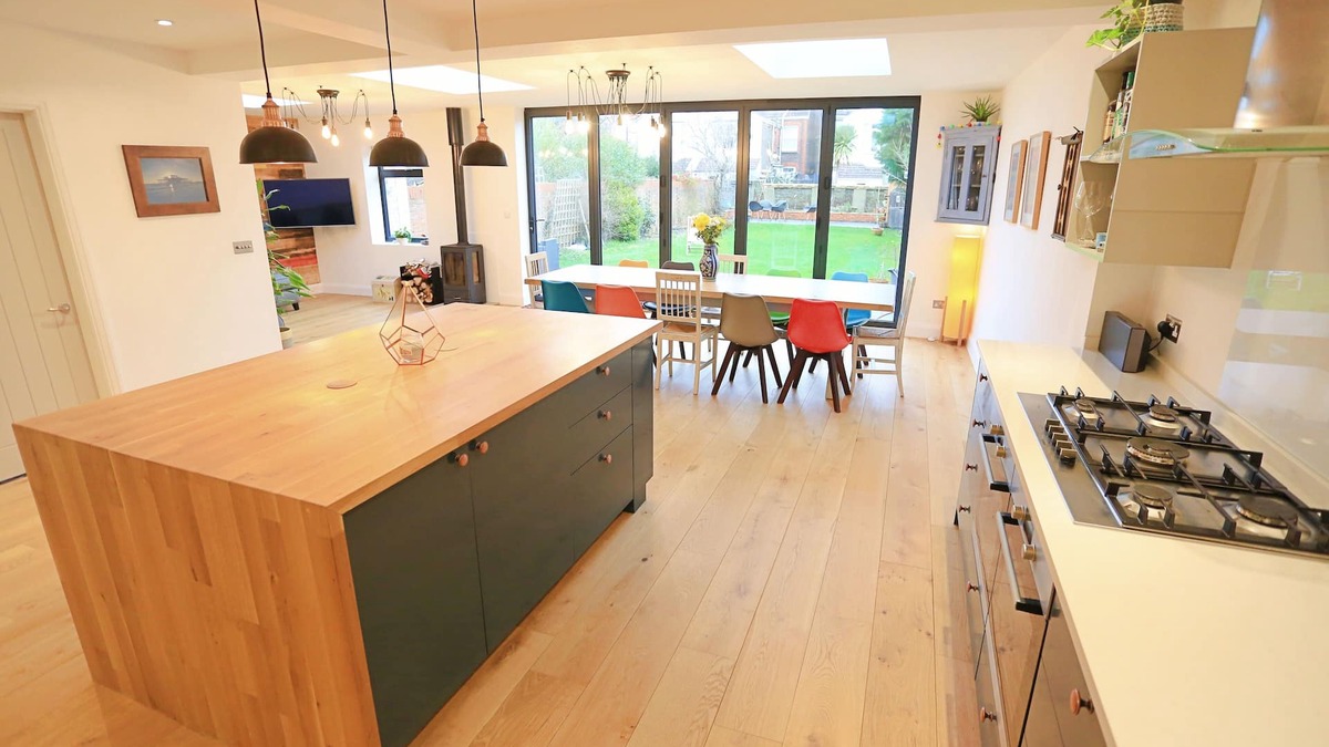 Hove House | Huge seaside house with parking and garden