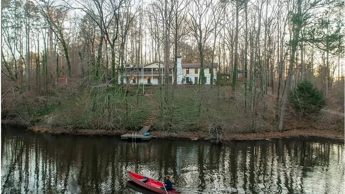 Canton House | Huge Secluded Lakeside Super Private Gorgeous Retreat