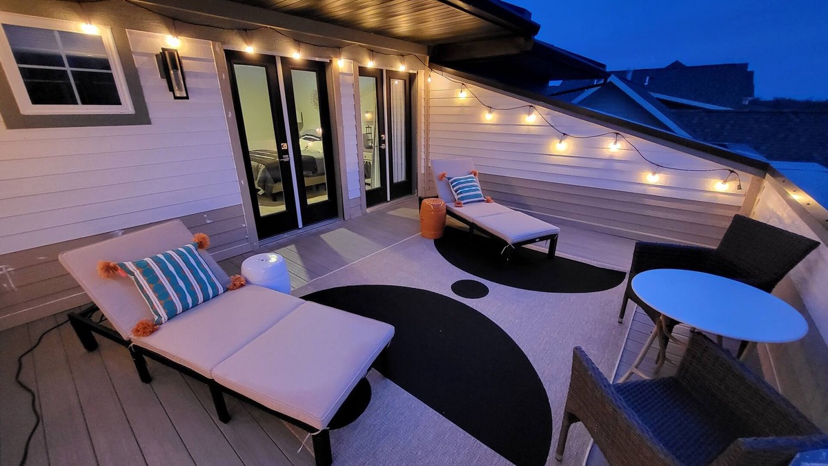Mann House | Huge Townhouse - near UIowa, Kinnick, Hospitals, Carver